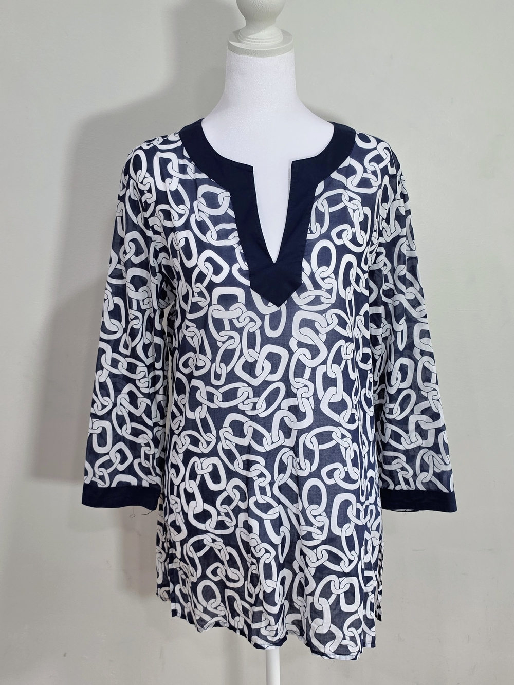 Jones New York Navy & White Chain-Link Split V-Neck Tunic